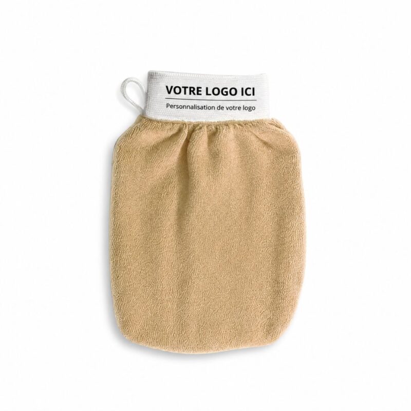 Gant de gommage beige éliminant les peaux mortes en rouleaux lors du soin